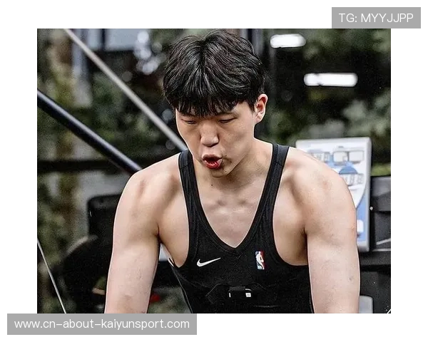 笑容满面！杨瀚森迎来转机！随队征战客场获开拓者认可，杨瀚森这个名字怎么样